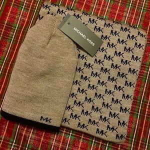 Brand New Michael Kors Men's Scarf & Reversible Hat Gift Set Logo